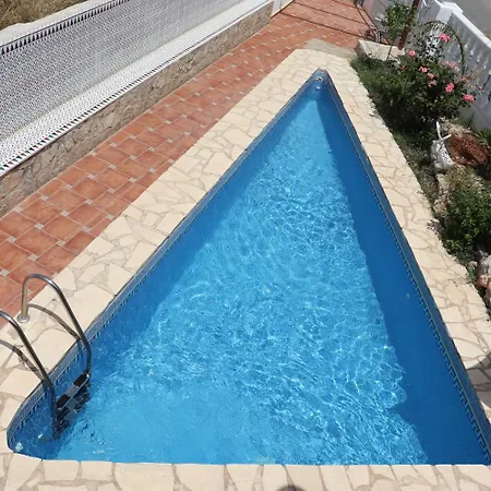 La Paloma Ii בית הארחה 3*