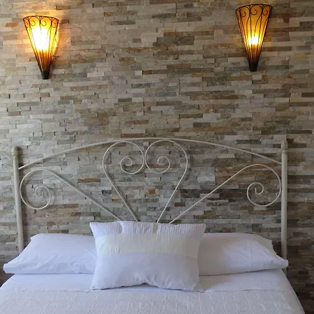 La Paloma Ii 招待所 3*